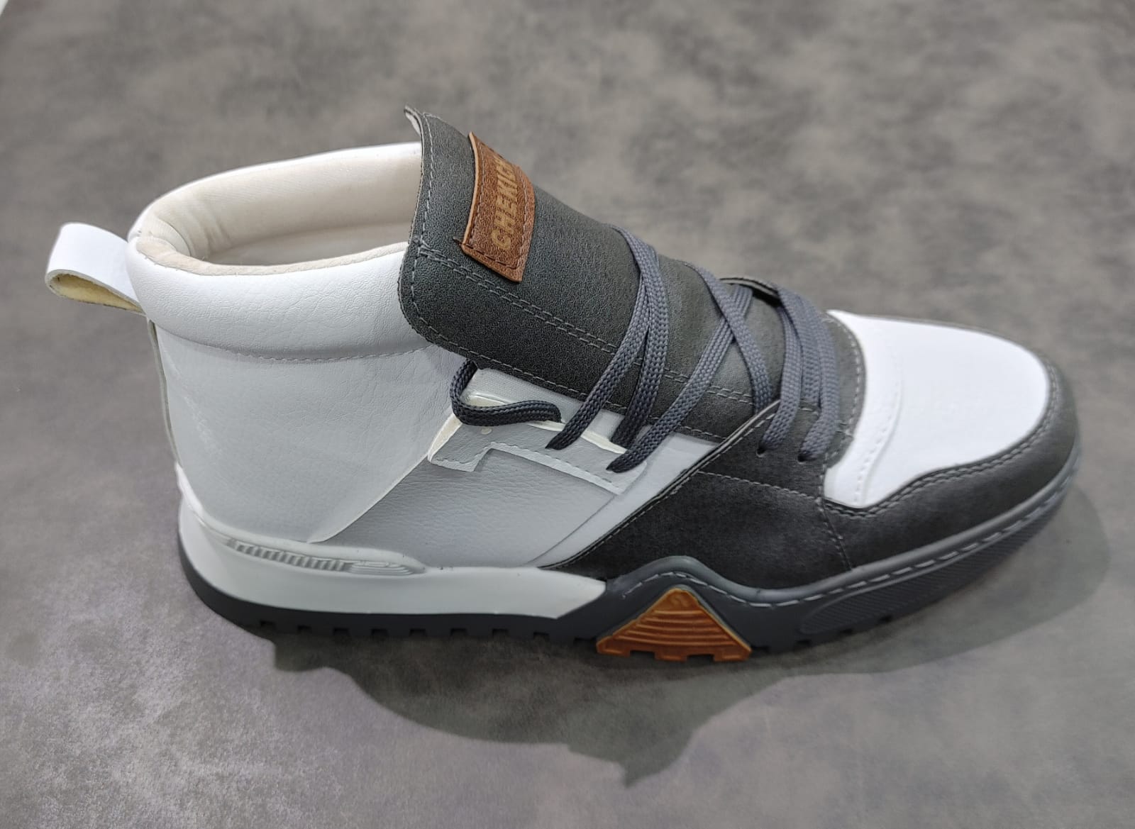 Ghostline White/Grey - Chekich Southgate Mall
